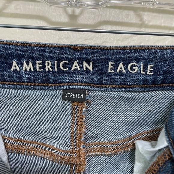 American Eagle High Rise Distressed Mom Jeans - 2 - Picture 2 of 16